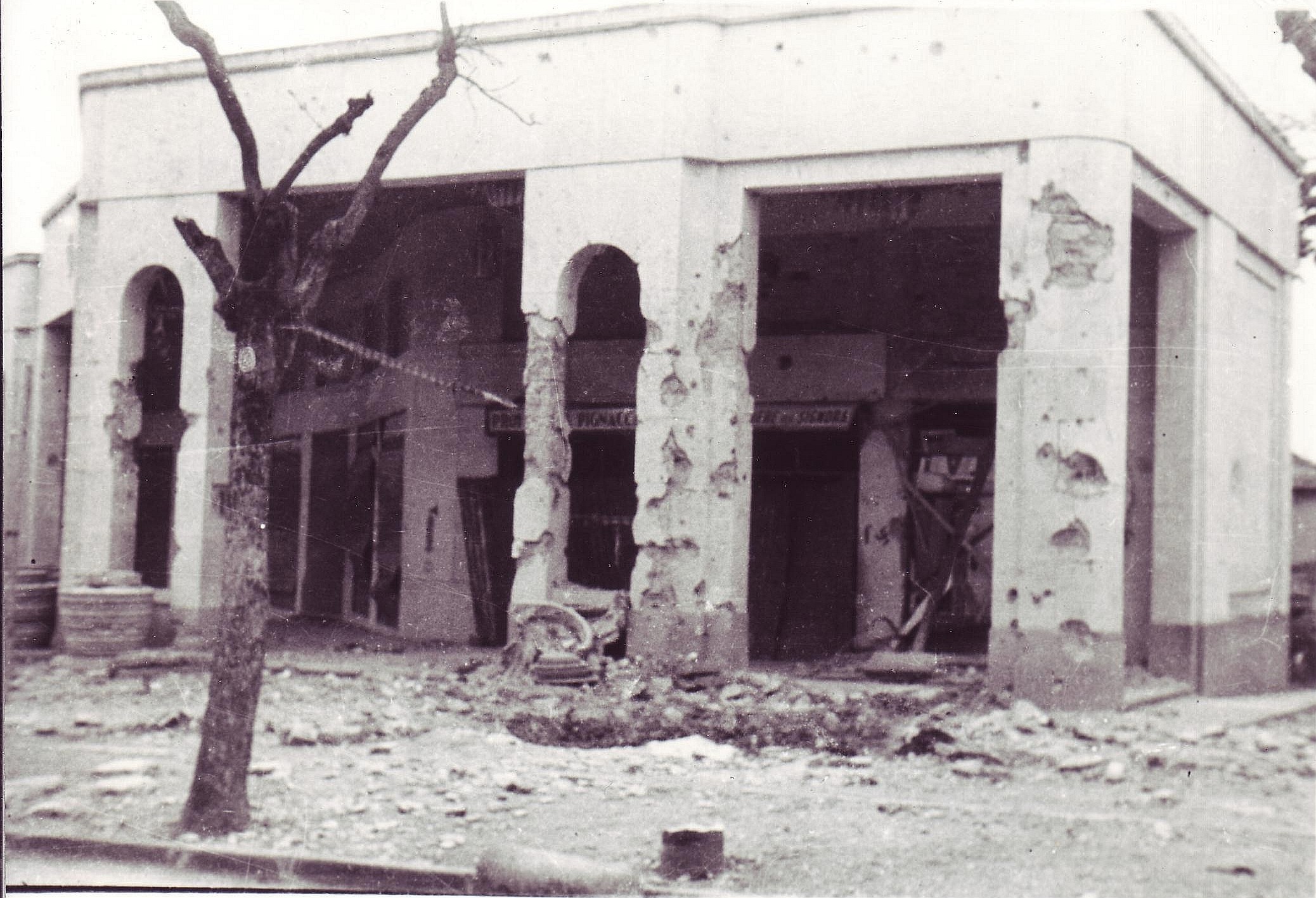 <span style="font-family:SimSun;">二战中被炸毁的品牌总店</span>